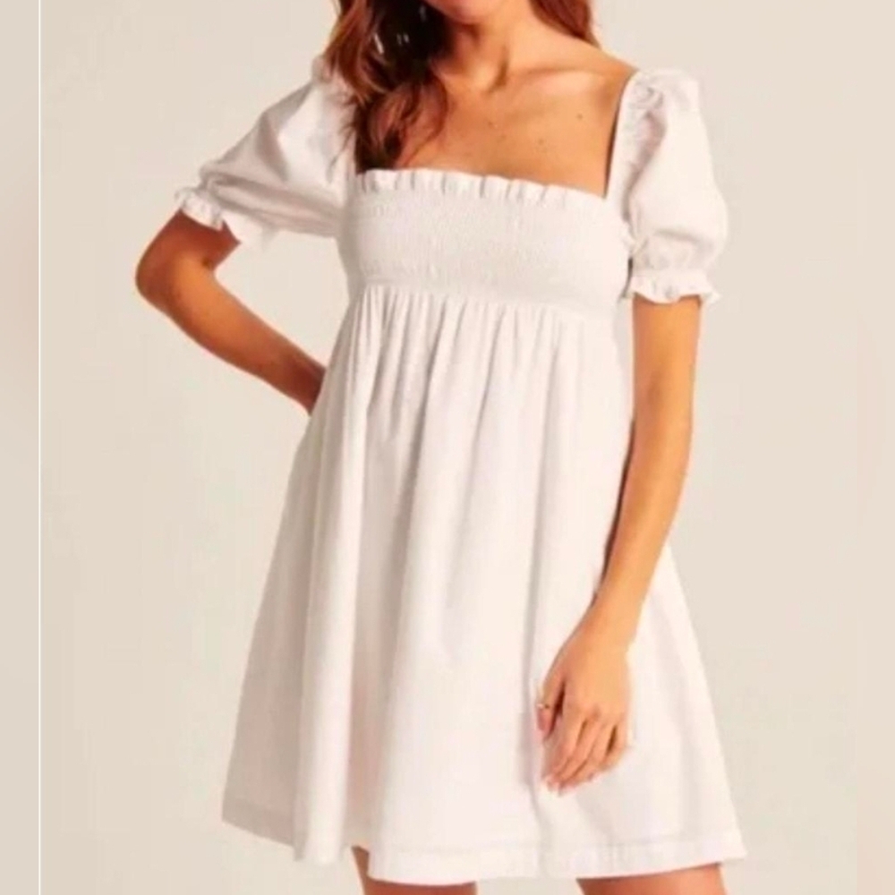 Abercrombie & Fitch white puff sleeve smocked poplin mini dress Size Small